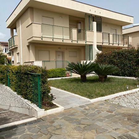 Appartamento In Villa A 波利科罗 外观 照片